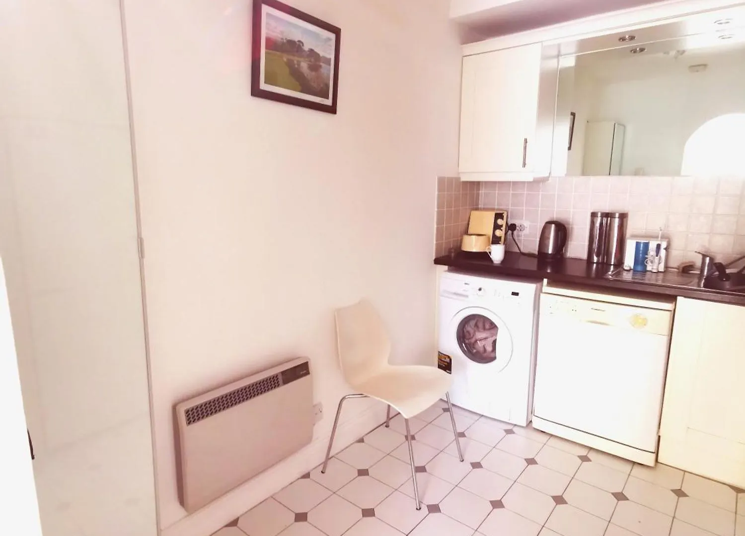 Single Room In Charming Apartment With The Terrace And The Cat In Sandymount Dublin
