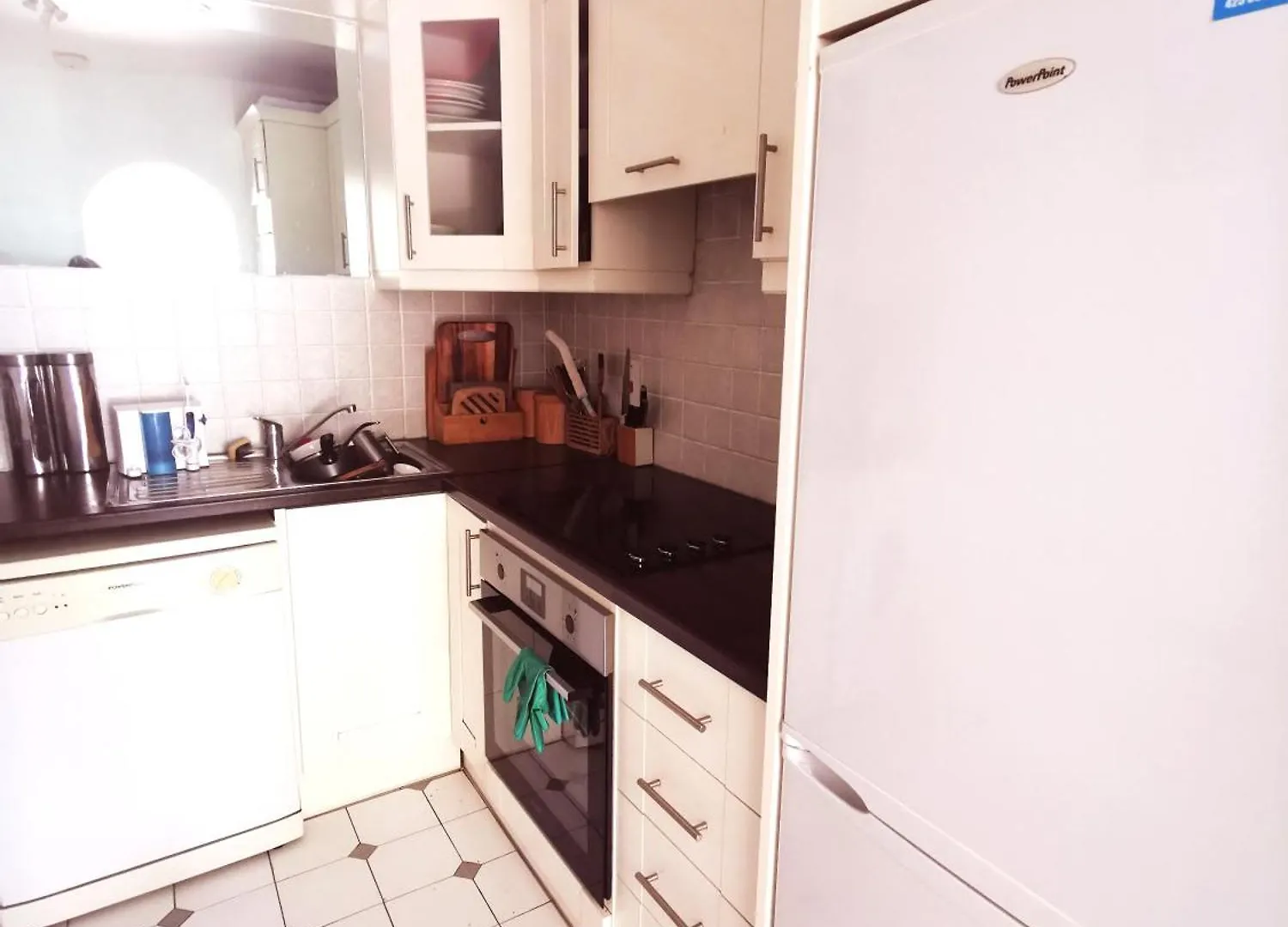 Ubytování v soukromí Single Room In Charming Apartment With The Terrace And The Cat In Sandymount Dublin